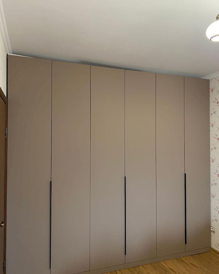 Встроенные шкафы-Встраиваемый распашной шкаф «Модель 28»-фото2
